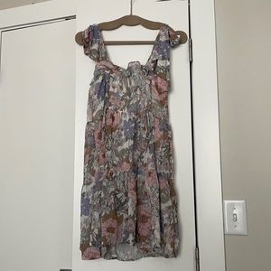 Super cute tiered tie shoulder dress for spring and summer